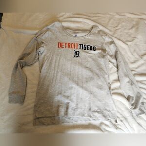 Womens Detroit Tigers Gray Long Sleeve Tee